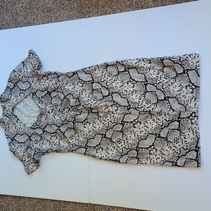 Popular 21 Large Black gray cream white snakeskin print  highneck keyhole fitted